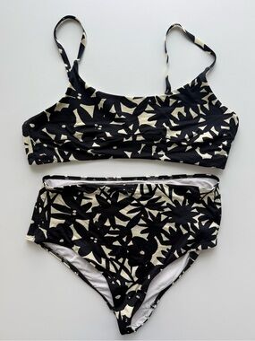 Everlane Black and Cream Floral Bikini Top